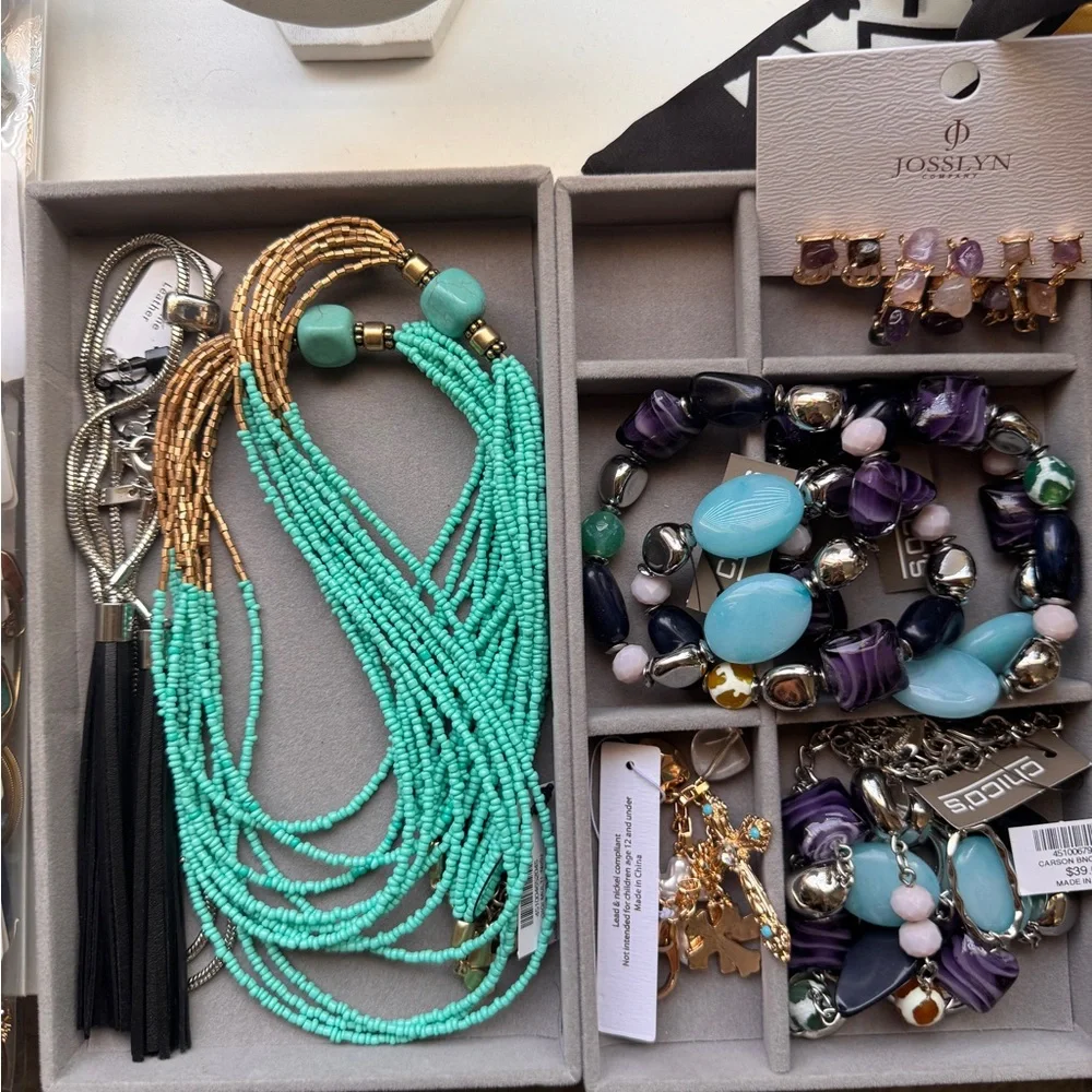 3.22 Chico’s Necklaces Live show‎ listing
